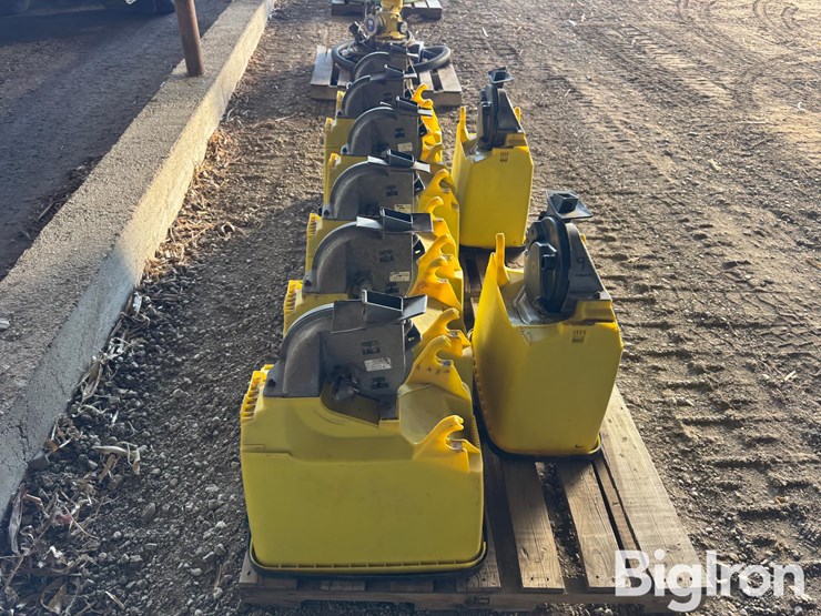 john-deere-max-emerge-planter-boxes-w/precision-planting-seed-units-image-8