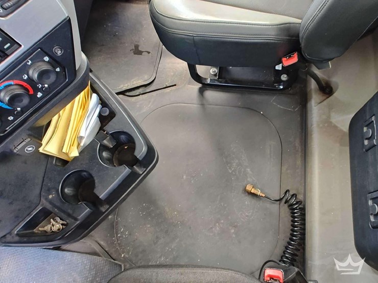 2022-mack-anthem-t/a-wet-kit-day-cab-truck-tractor-image-32