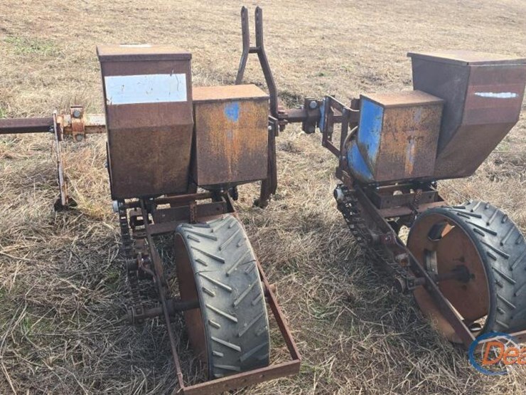 burch-2-row-planter,-s/n-114268-image-2