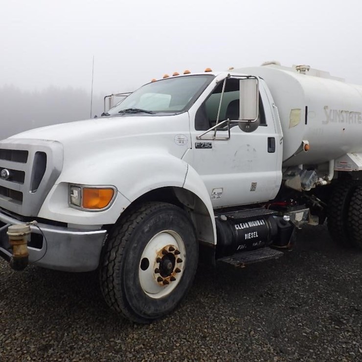2015 FORD F750