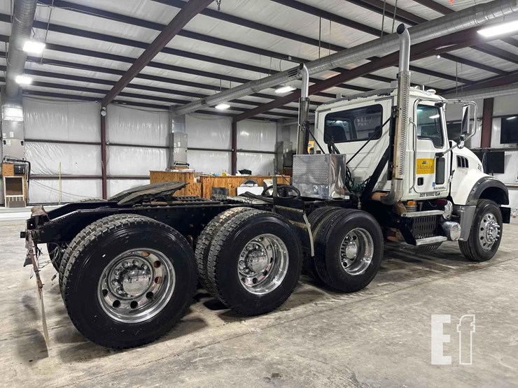 2009-mack-granite-gu713-image-5