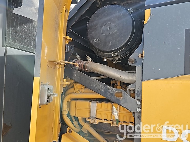 2017-deere-672g-image-16