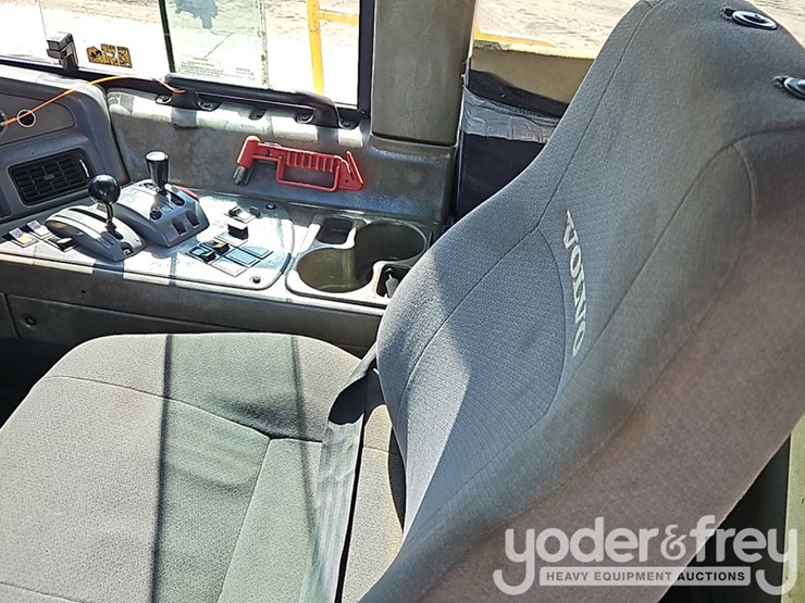 2005-volvo-a30-image-30