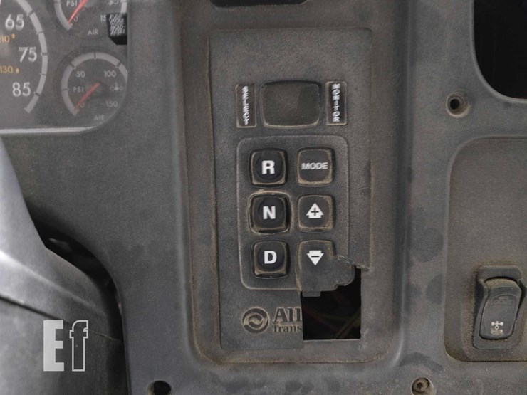 2016-freightliner-114sd-image-21