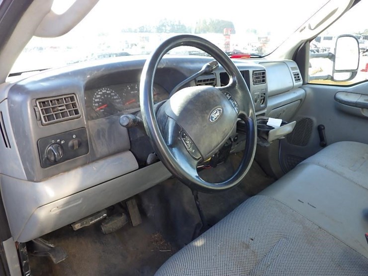 2004-ford-f550-image-16