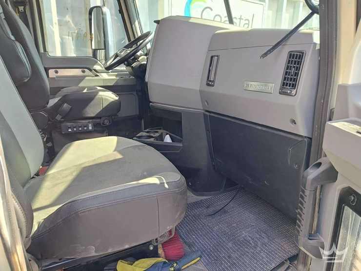 2022-mack-pinnacle-t/a-wet-kit-day-cab-truck-tractor-image-14
