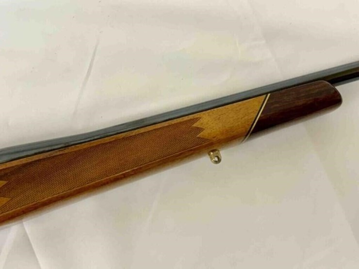 weatherby-mark-v---rifle---1-of-1000-image-6