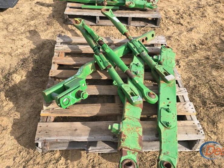 john-deere-lift-arm-and-draw-bars-image-2