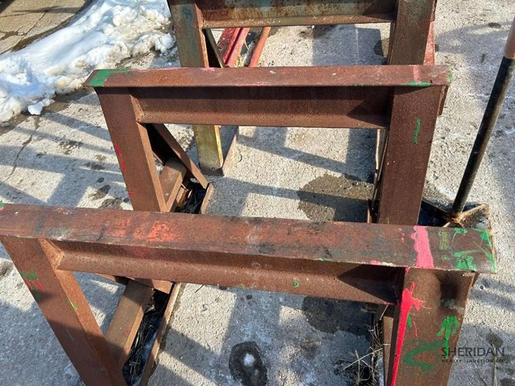 hand-tamp-and-(3)-steel-saw-horses-image-3