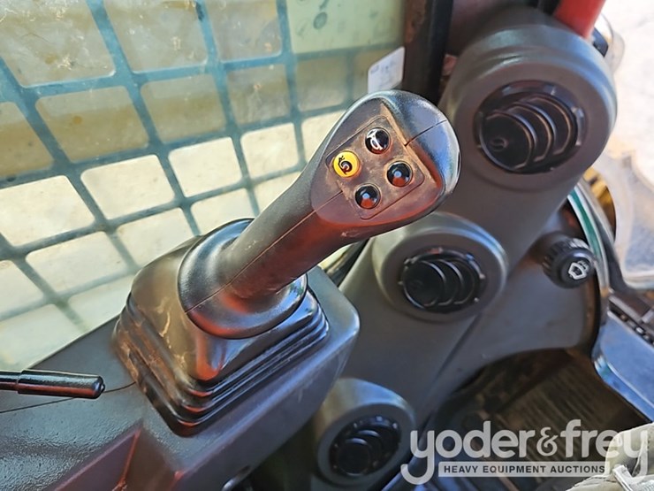 2020-caterpillar-259d3-image-26