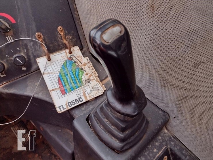 2015-caterpillar-tl1055c-image-9