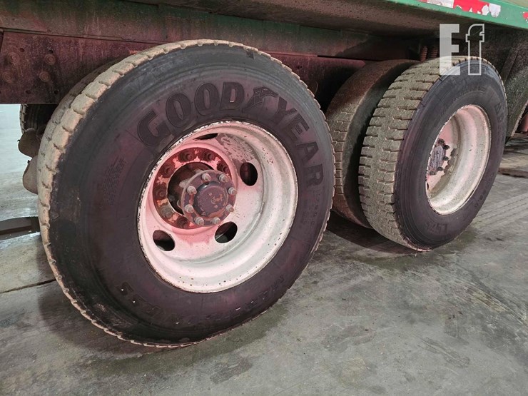 2020-peterbilt-520-image-22