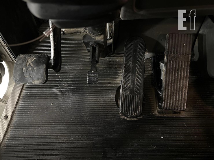 2003-kenworth-t800-image-15