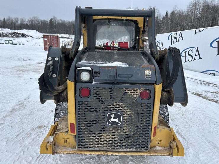 2017-deere-320e-image-4