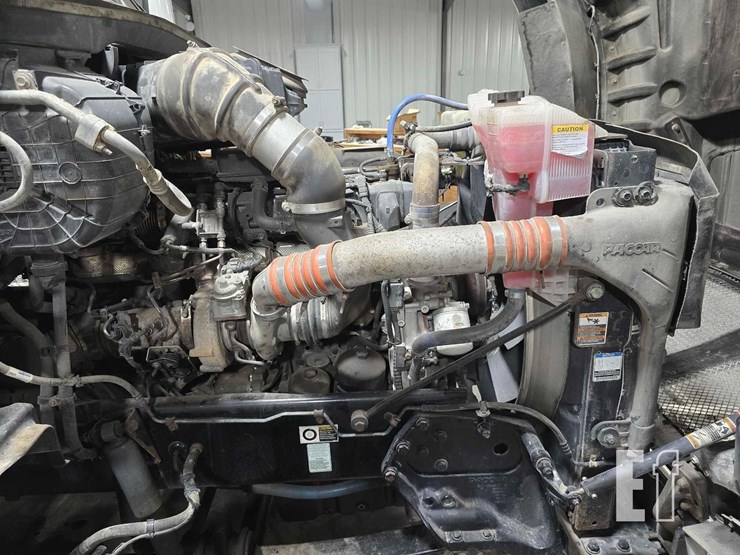 2017-kenworth-t880-image-30