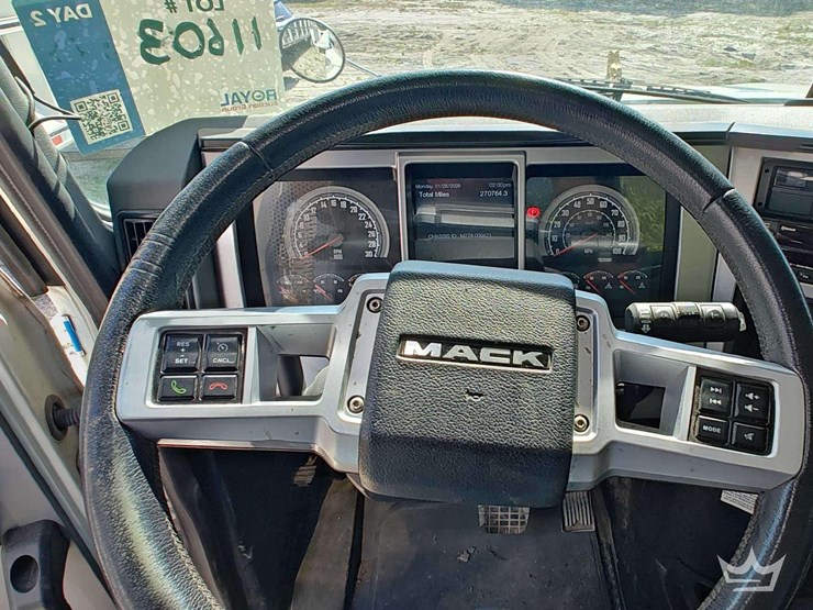 2022-mack-pinnacle-t/a-wet-kit-day-cab-truck-tractor-image-16