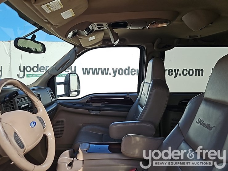 2004-ford-excursion-limited-image-22