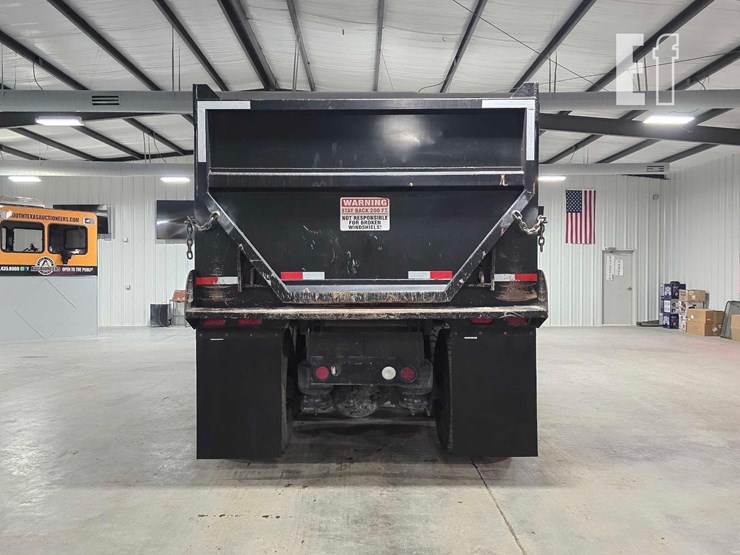 2009-peterbilt-384-image-8