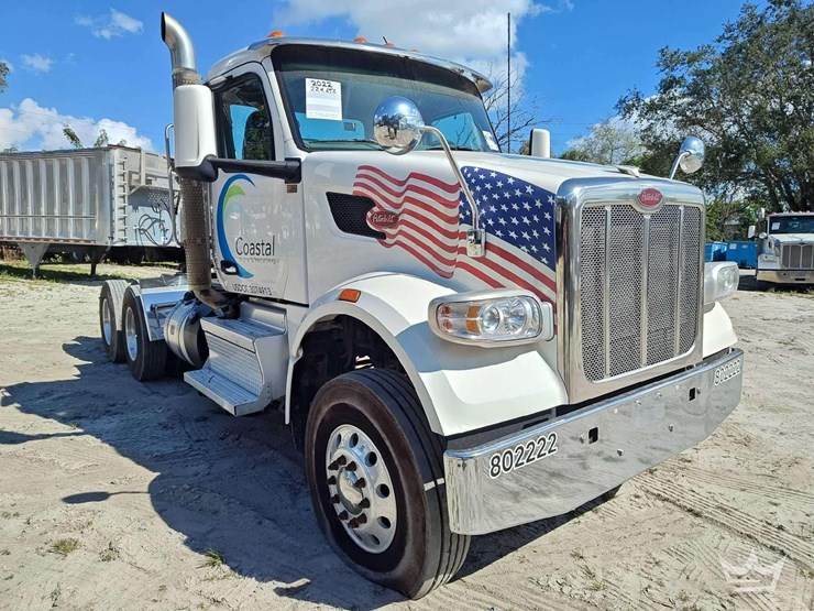 2022-peterbilt-567-t/a-wet-kit-day-cab-truck-tractor-image-2