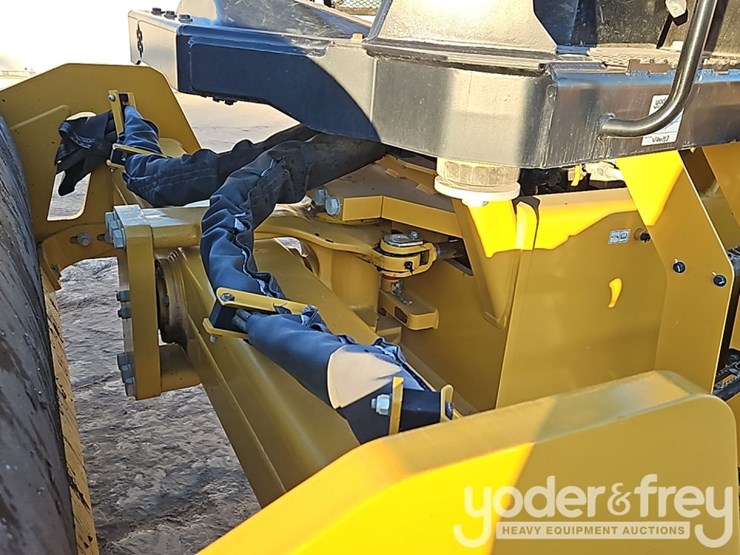 2024-caterpillar-cs10gc-image-15