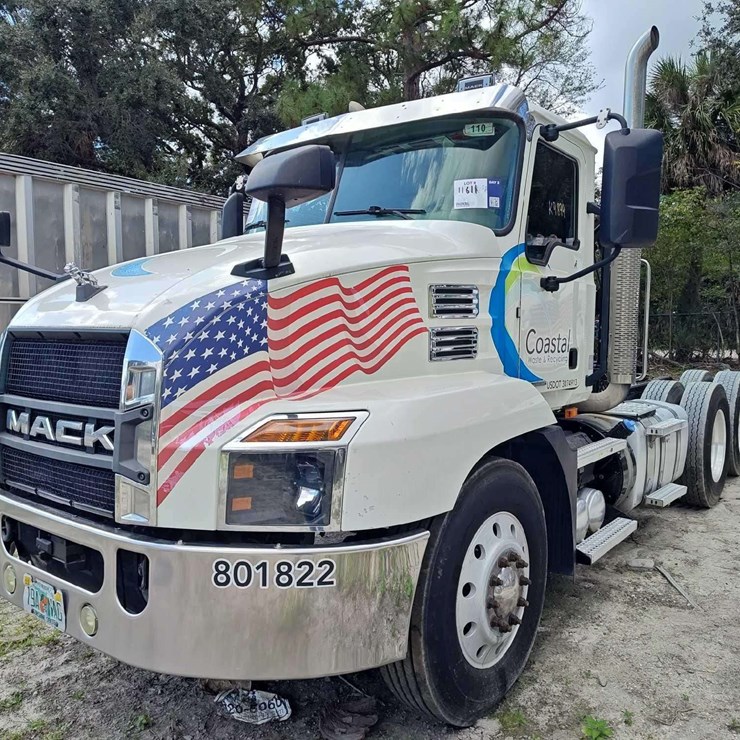2022 Mack Anthem T/A Wet Kit Day Cab Truck Tractor