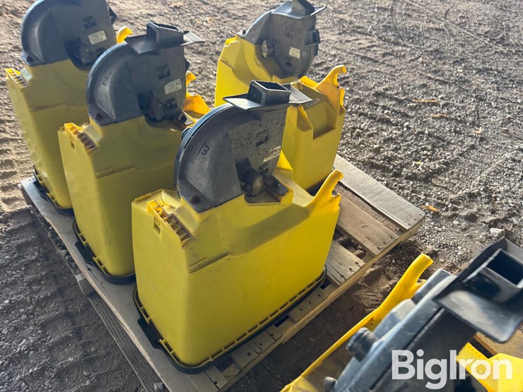 john-deere-max-emerge-planter-boxes-w/precision-planting-seed-units-image-14