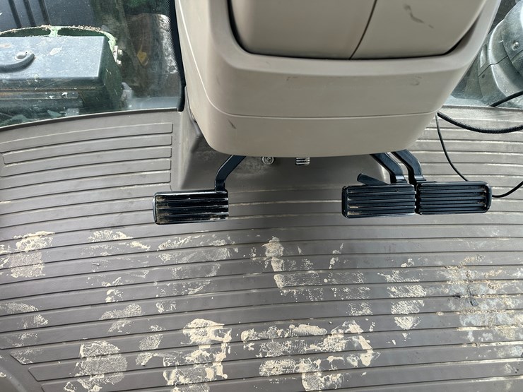 2010-john-deere-8345r-image-61