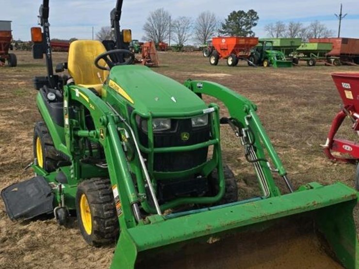 2017-john-deere-1025-image-3