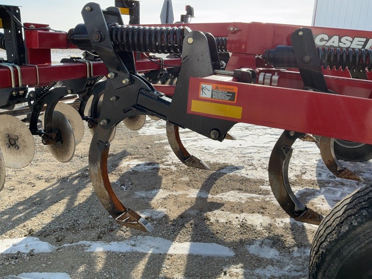 case-ih-870-ecolo-tiger-disc-ripper-image-39