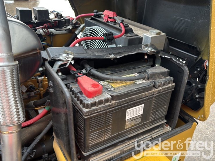 2024-caterpillar-cb2.7-image-22