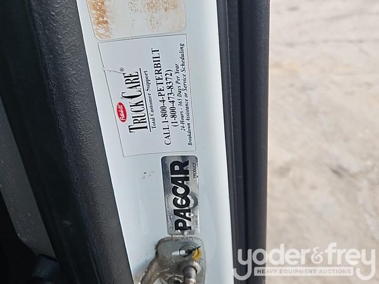 2020-peterbilt-567-image-40