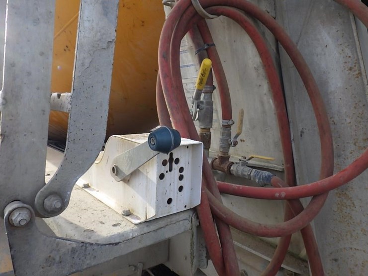 2001-peterbilt-357-image-12