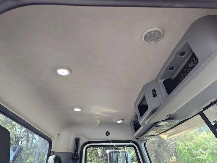 2022-mack-pinnacle-t/a-wet-kit-day-cab-truck-tractor-image-15