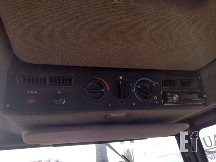 1996-case-ih-3230-image-10