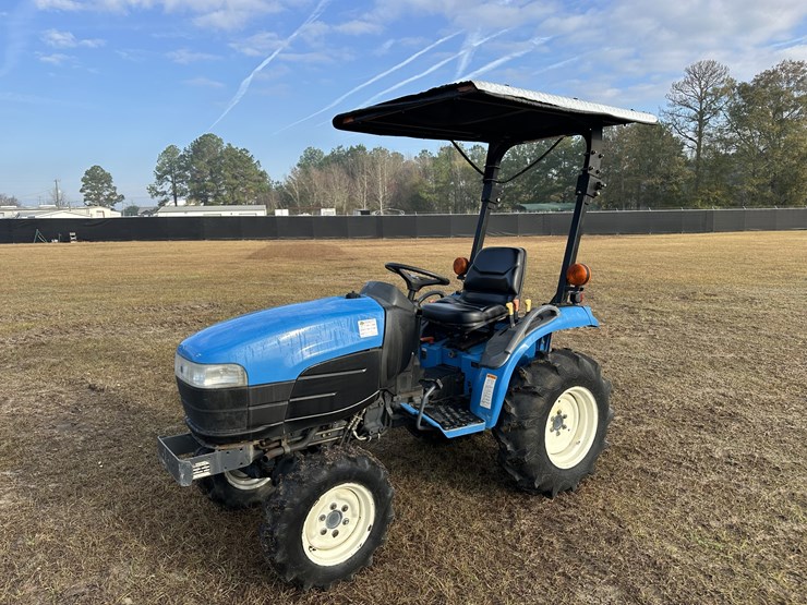 new-holland-tc21-image-1