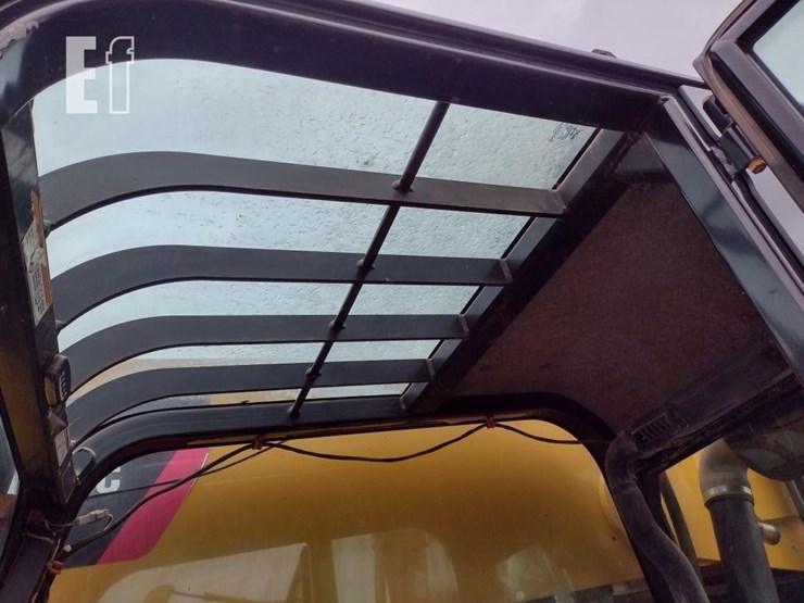 2015-caterpillar-tl1055c-image-13