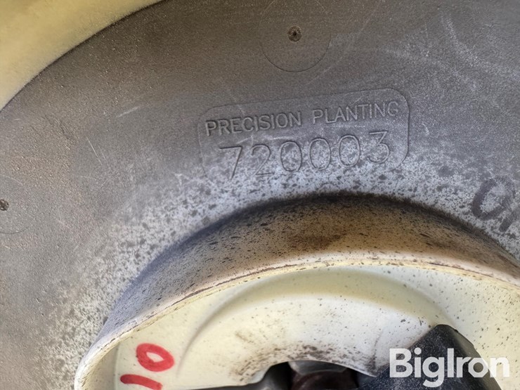 john-deere-max-emerge-planter-boxes-w/precision-planting-seed-units-image-15