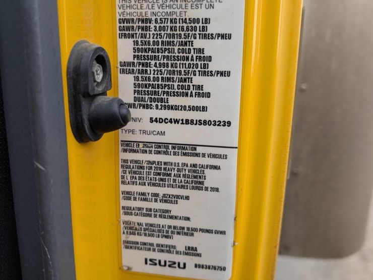 2018-isuzu-npr-image-3