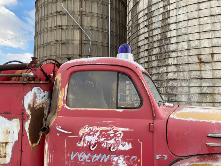 1949-ford-f7-firetruck-image-9