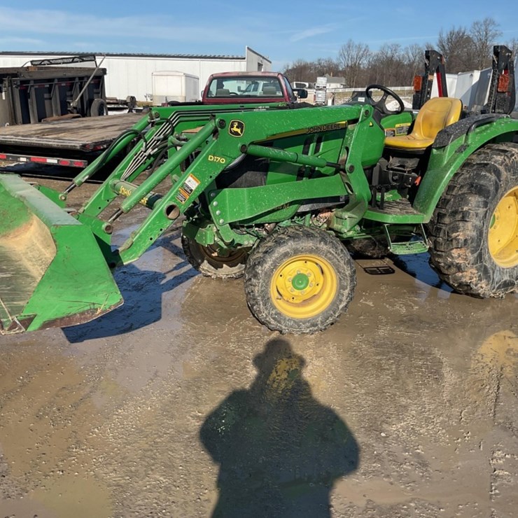 JOHN DEERE 4044M