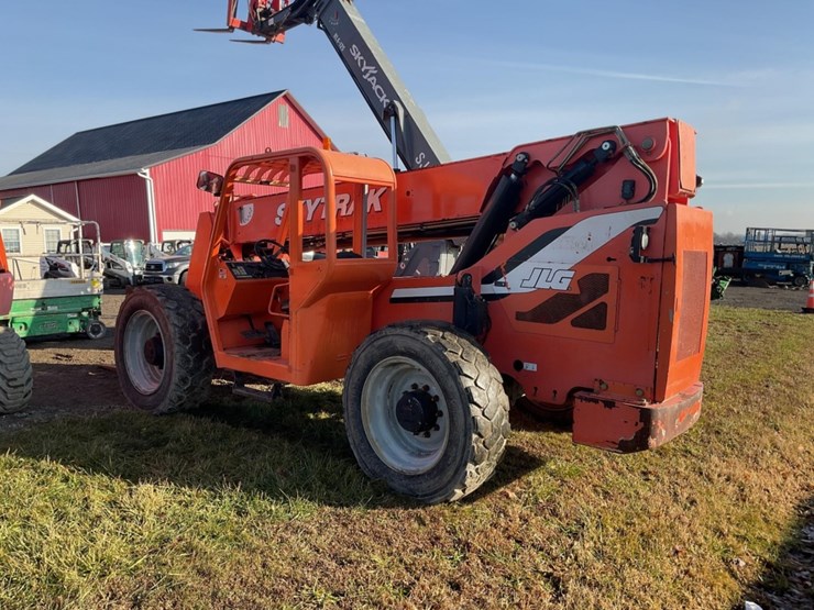 2015-jlg-8042-image-10