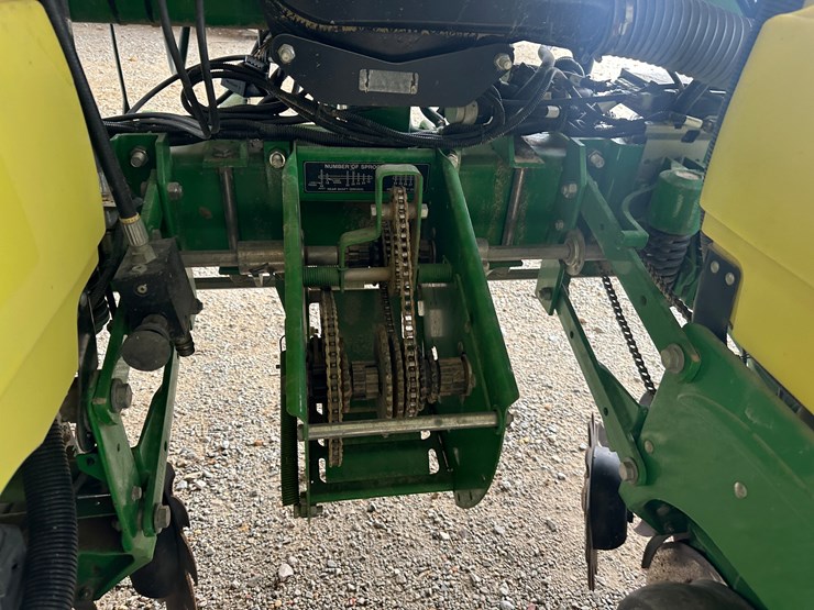 john-deere-1725-image-45