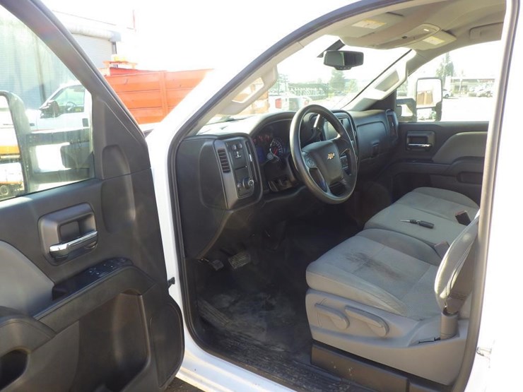 2018-chevrolet-2500hd-image-5