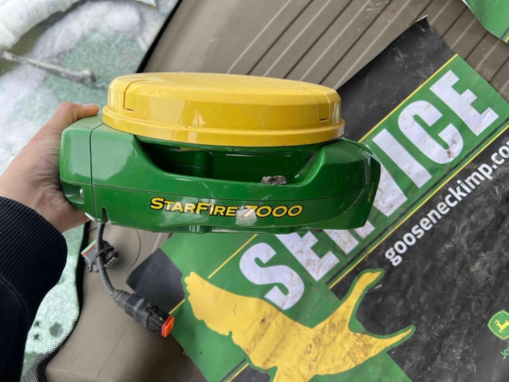 2024-john-deere-w235r-image-32