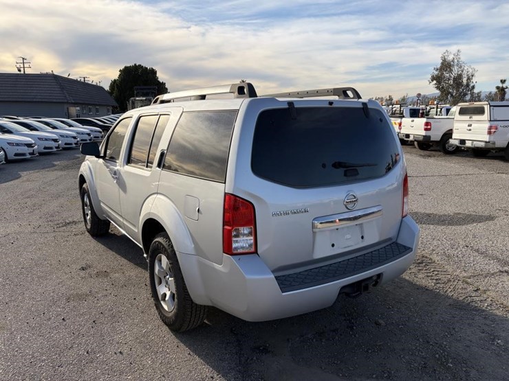 2012-nissan-pathfinder-image-2