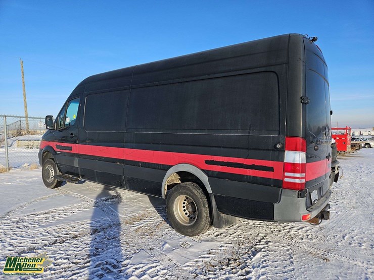 2015-mercedes-benz-sprinter-3500-image-27