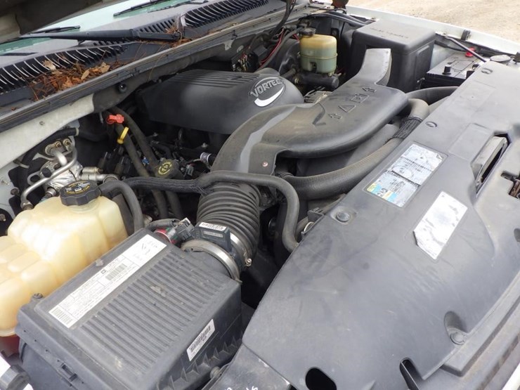 2002-chevrolet-tahoe-image-11