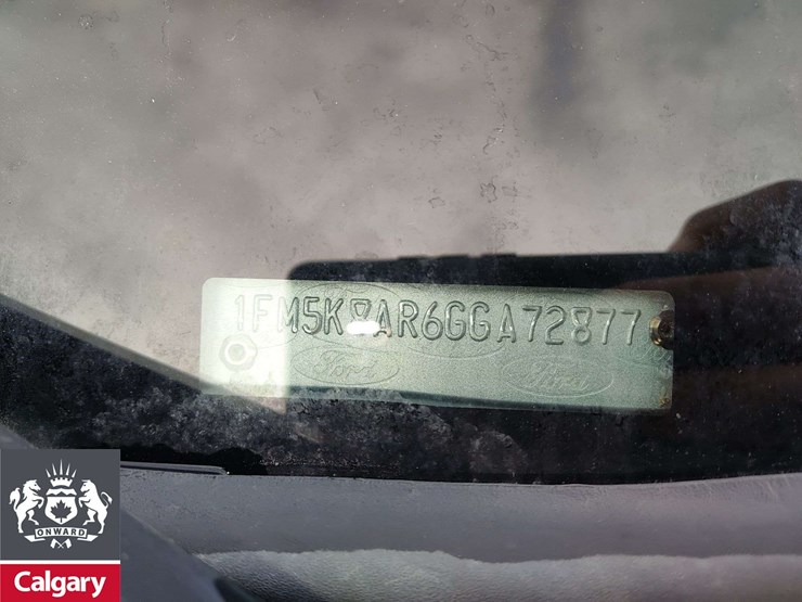 2016-ford-explorer-image-25