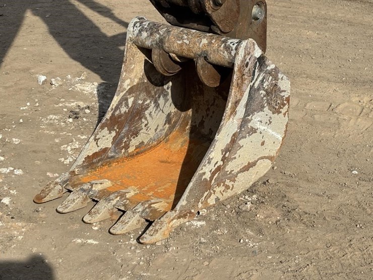 2018-case-580sn-image-8