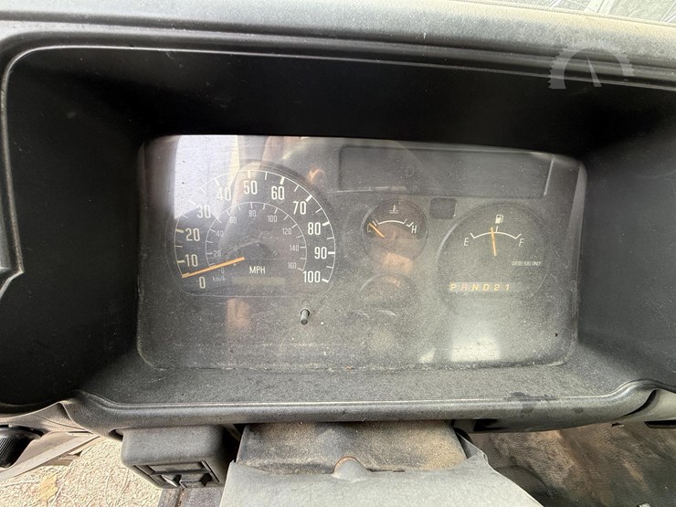 2000-isuzu-npr-image-8